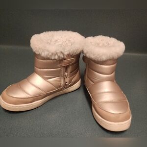Girl's gold quilted faux furry waterproof boots, size 2 US, 33 EU, Big kid